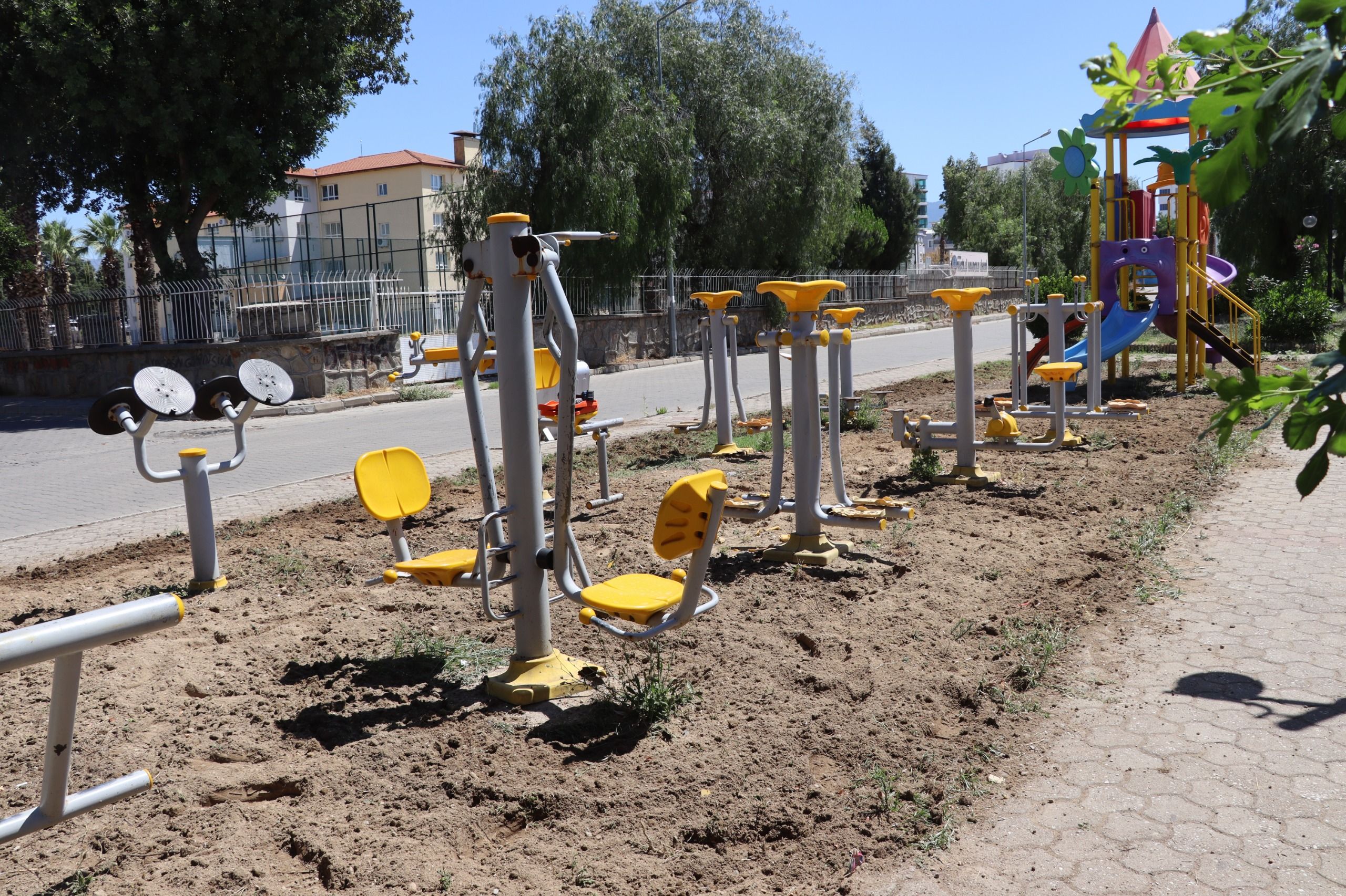 Nazilli’de çocuk oyun ve spor alanları bakıma alındı
