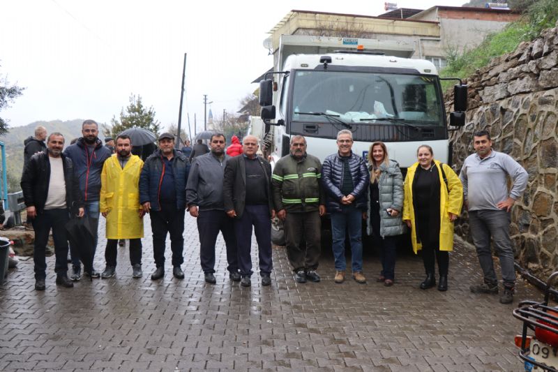 NAZİLLİ BELEDİYESİ IŞIKLAR MAHALLESİ’NDE 5 BİN AĞAÇ FİDANI DAĞITTI