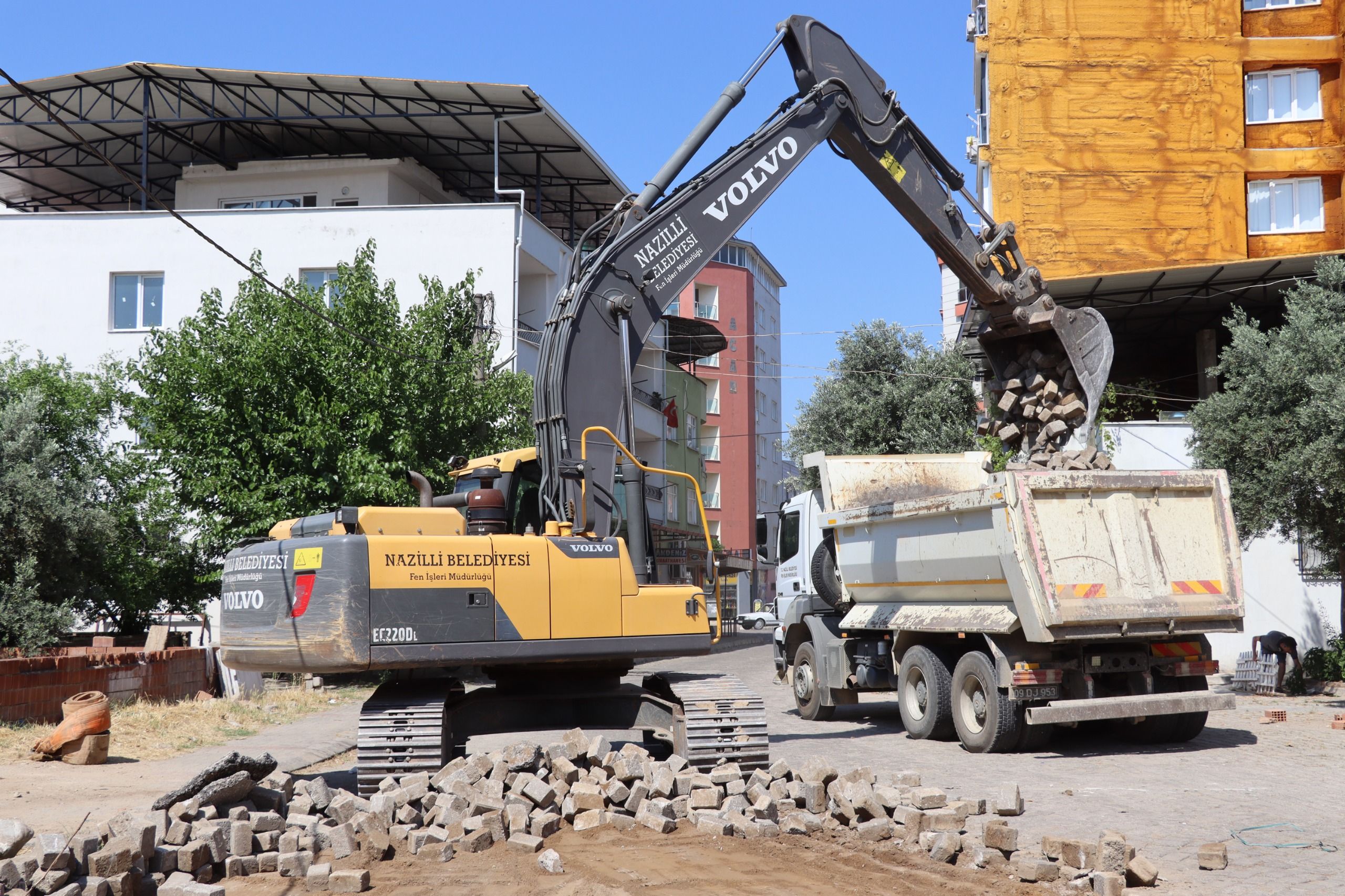 Nazilli Belediyesi’nden yol yapımında büyük atılım
