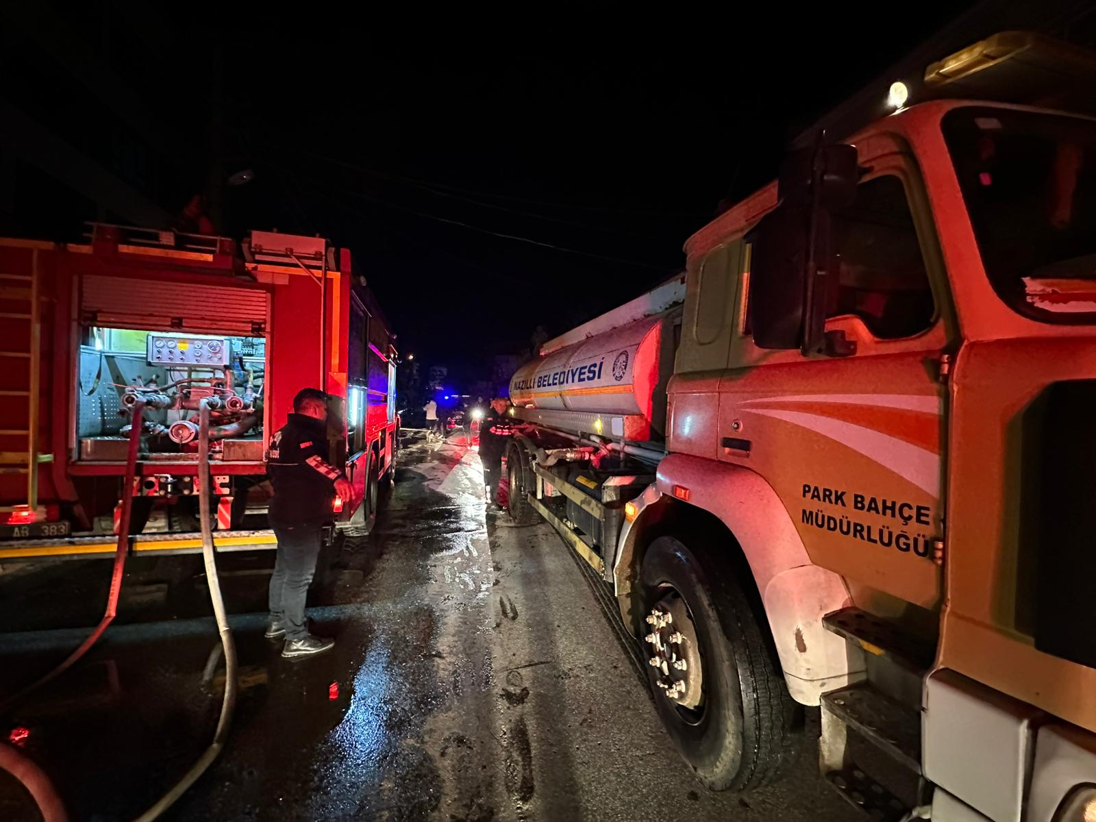 NAZİLLİ BELEDİYESİ EKİPLERİNDEN YANGINA ANINDA MÜDAHALE