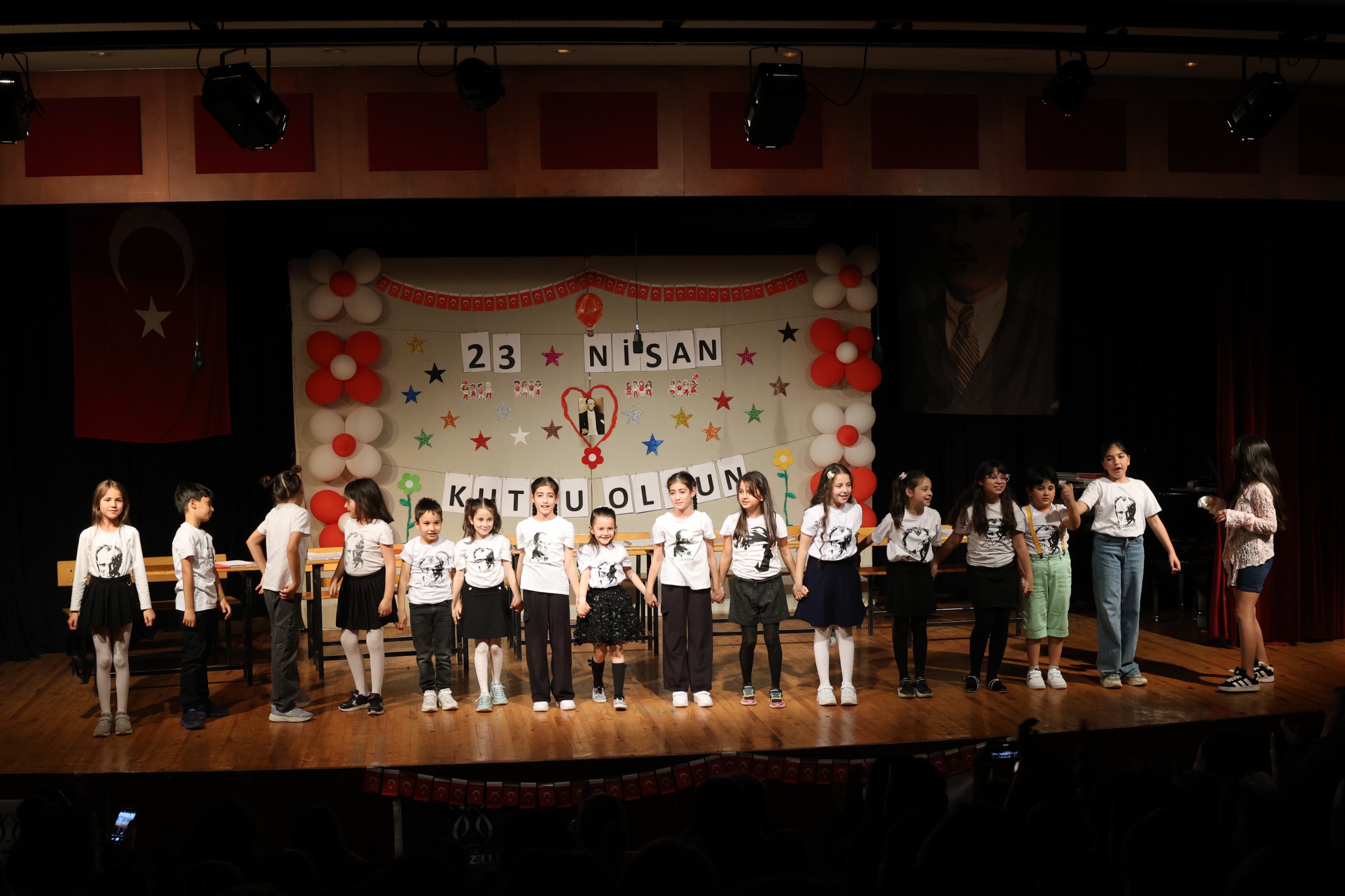 Nazilli’de sahne minik oyuncuların oldu