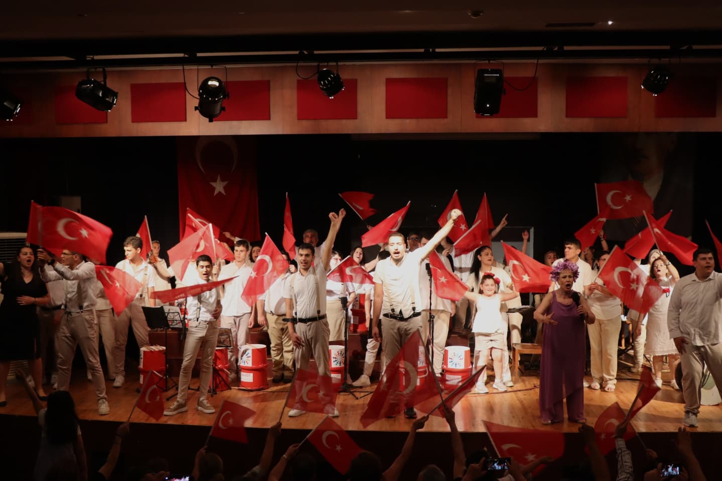 Nazilli’de Bir İlk: Çocuk Korosu ve Otizm Orkestrası'ndan Duygusal Konser