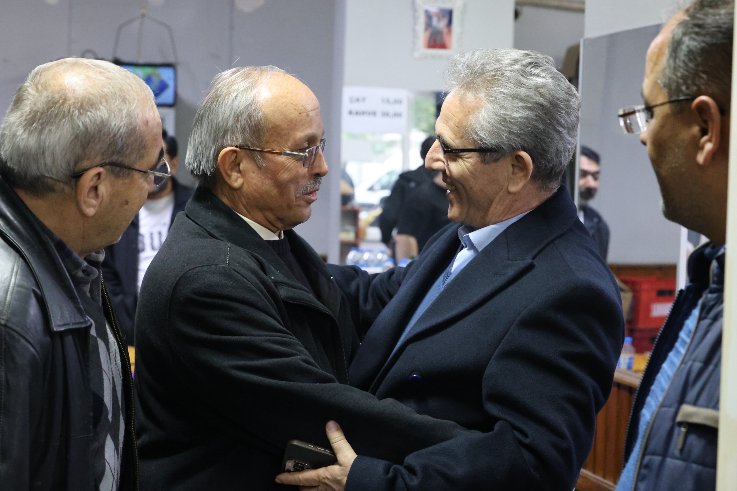 Başkan Tetik Dumlupınar ve Sümer’de vatandaşları dinledi