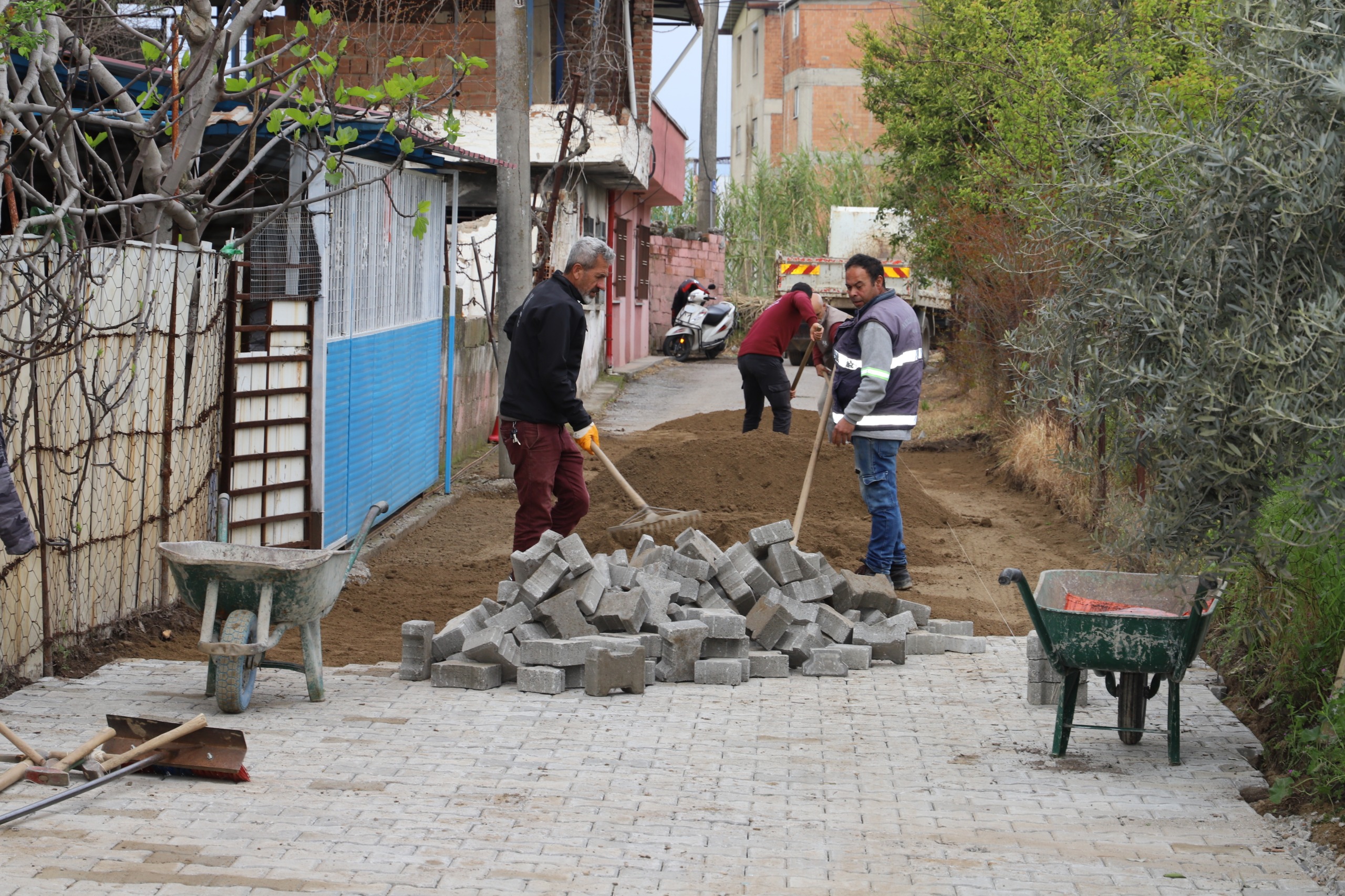 NAZİLLİ’DE YOL SEFERBERLİĞİ SÜRÜYOR